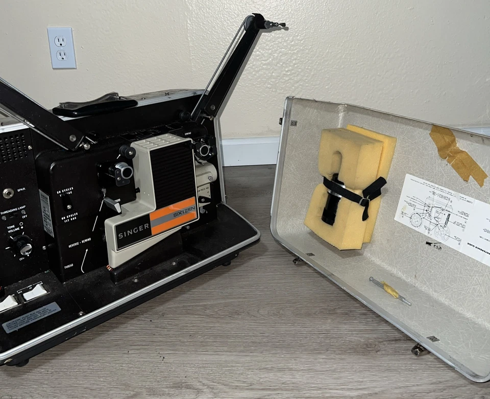 Vintage Antique Singer Graflex 16 Sixteen Projector 1015AR with Lens - Image 2 of 4