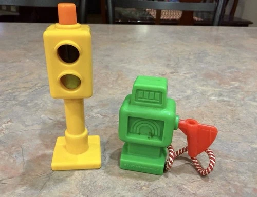 Vintage Little People Fisher Price Green Gas Pump Yellow Stop Light Replacement