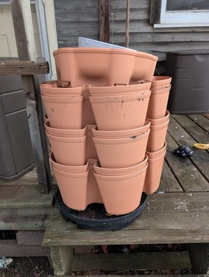 Green Stalk Vertical Planter 6 Tier Terracotta