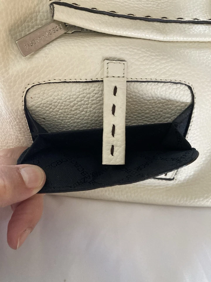 Bolso de Hombro Hobo BCBG MAXAZRIA Cuero Guijarro Color Crema Foto 3 de 4