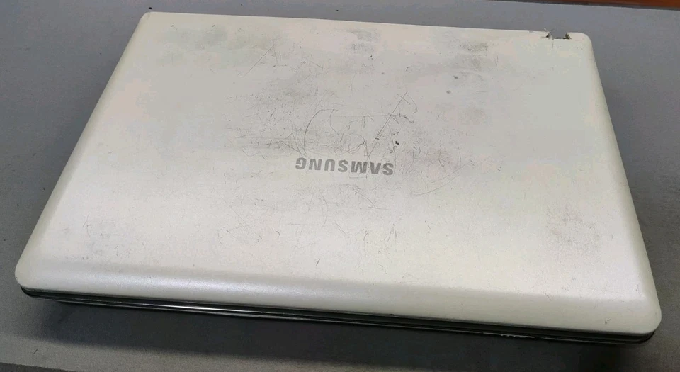 Samsung NP 140 CON BATTERIA FUNZIONANTE  - Immagine 2 di 3