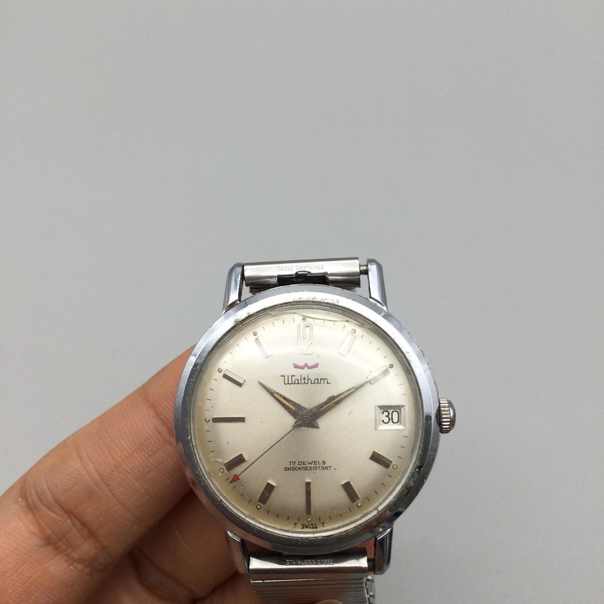 Vintage Waltham Mens Watch 35mm Silver Dial Date 17 Jewels Swiss