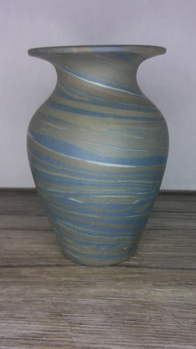 Niloak pottery 4 1/4" vase blue, gray, red, & white swirl pattern          Z104