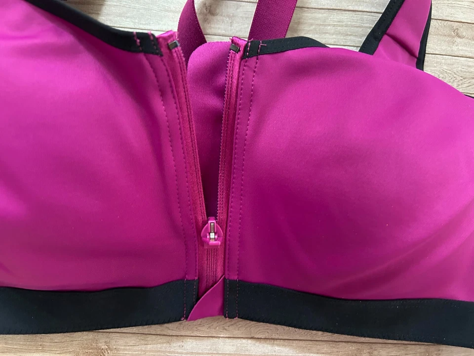 Nuevo con etiquetas Sujetador deportivo Victoria's Secret Knockout alto impacto cierre frontal púrpura negro 34D Foto 2 de 4