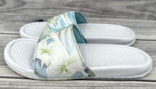 Preços baixos em Sandálias femininas Nike Benassi Branco