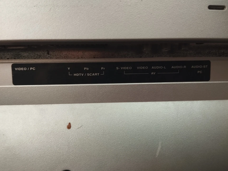 MEDION 42220 20" LCD TV  - TELEVISORE SCHERMO ROTTO, PER RICAMBI Foto 3 de 4