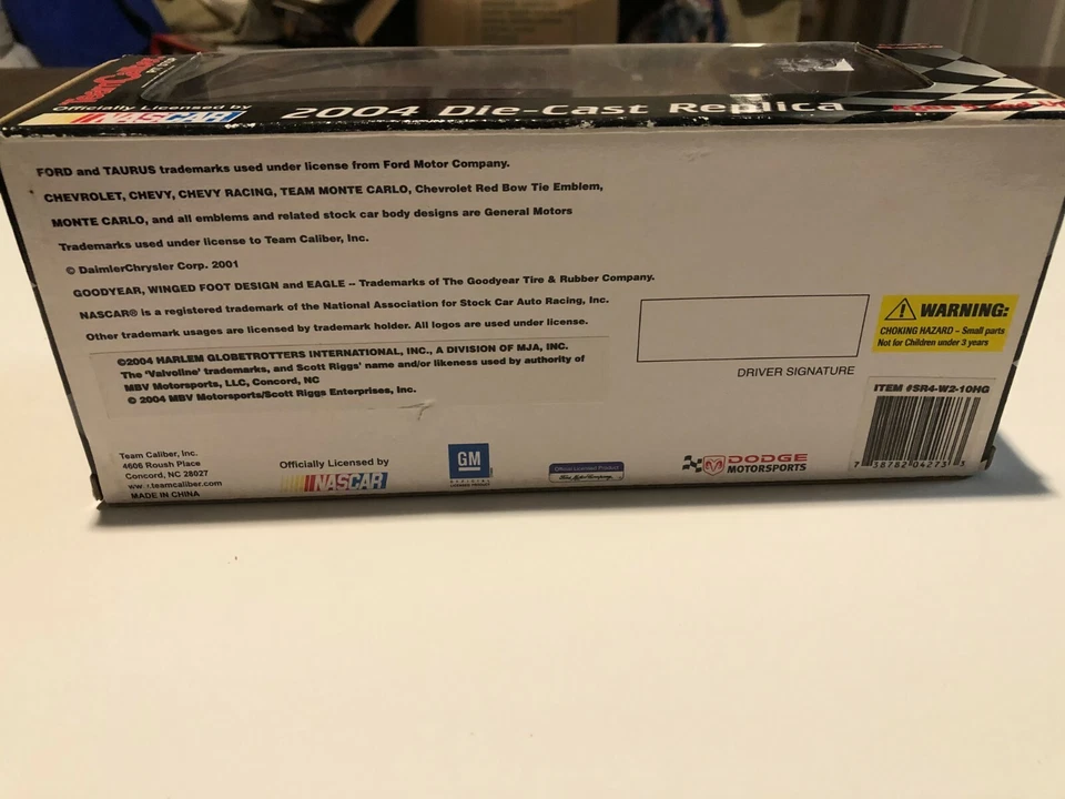 Scott Riggs #10 Harlem Globetrotters/Valvoline ROOKIE 2004 NASCAR 1:24 Die Cast  - Image 4 of 4