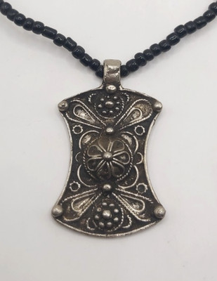 Vintage Tribal Silver Tone Shield Pendant Necklace Ornate Filigree Boho Black Be