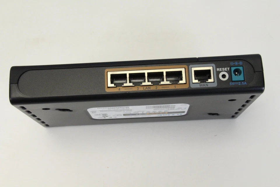 D-Link DGL-4100 Gamer Lounge Broadband Gigabit Gaming Router w/ 4-Port Switch - Image 4 of 4