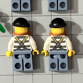 Lego City Minifigure Swamp Criminal from Set 60066 Figure Lot Of 4 F4 32