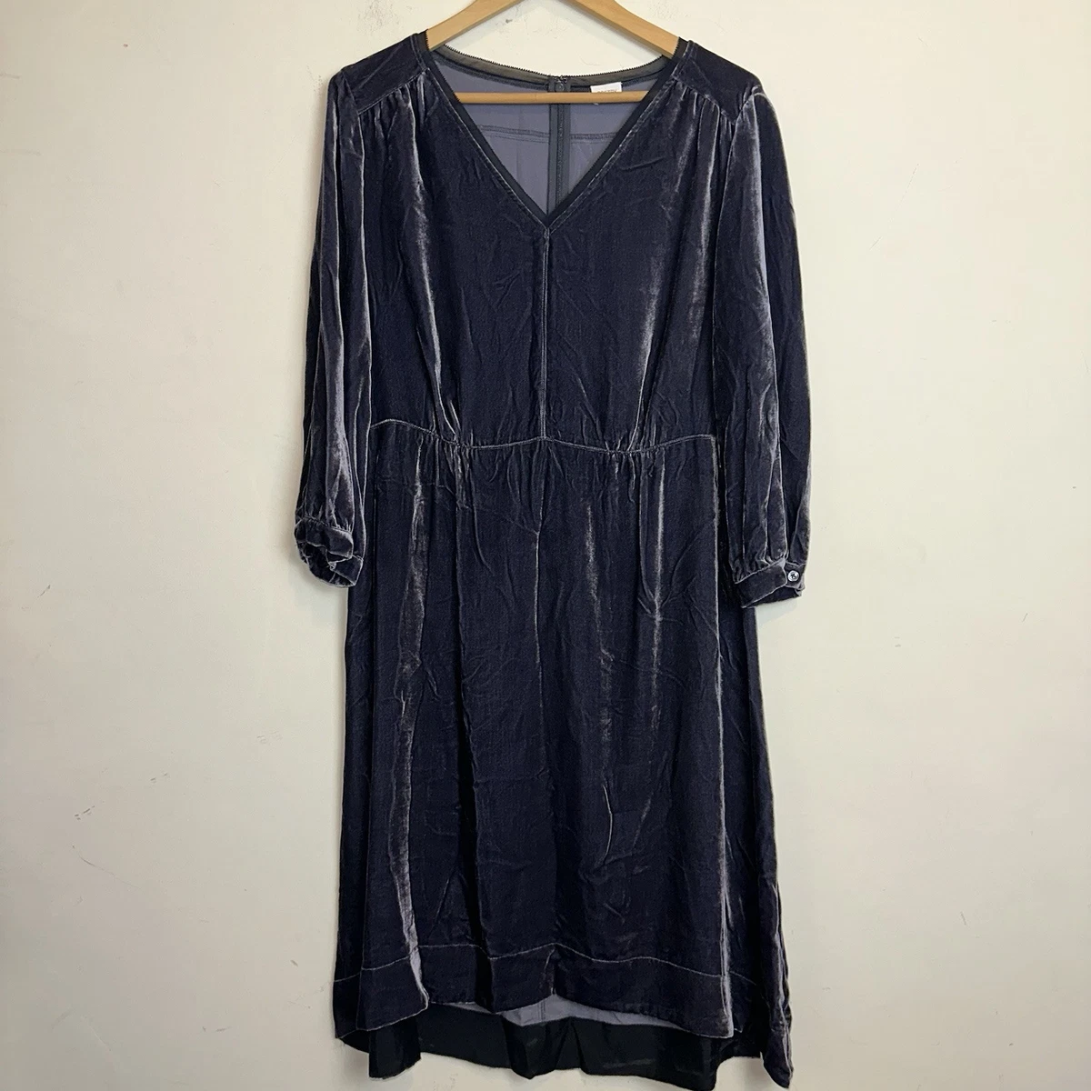 green emerald velvet dress Dressing like Poetry dress – Poe The Label main image 0