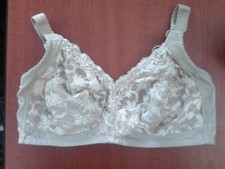 triumph non wired full cup bra uk 34DD  usa 34D  euro 75E  france 90E