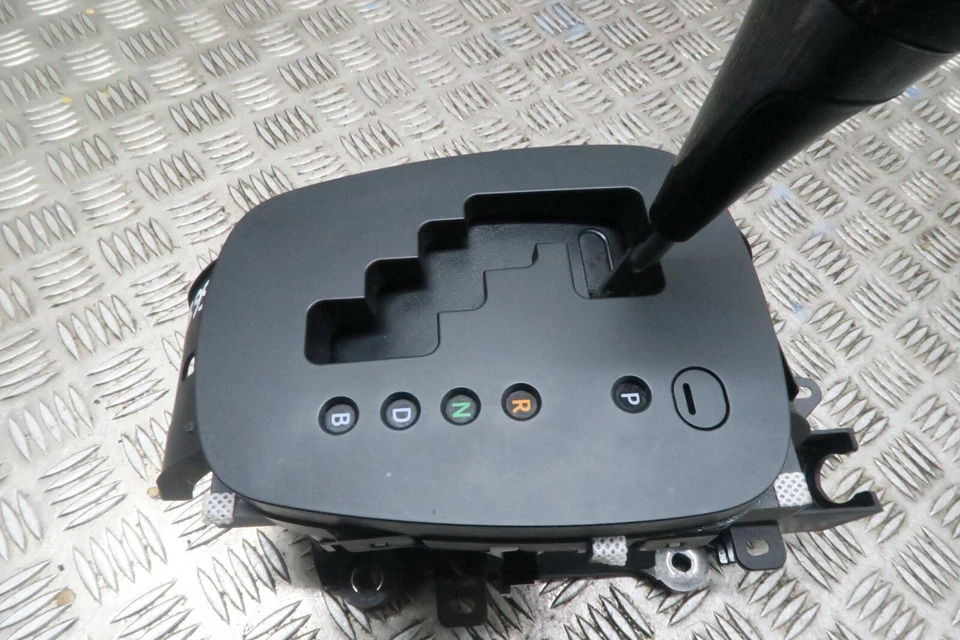 Toyota Yaris 2020 1,5 híbrido 5 puertas selector de marchas automático palanca de cambios ref5687 Foto 4 de 4