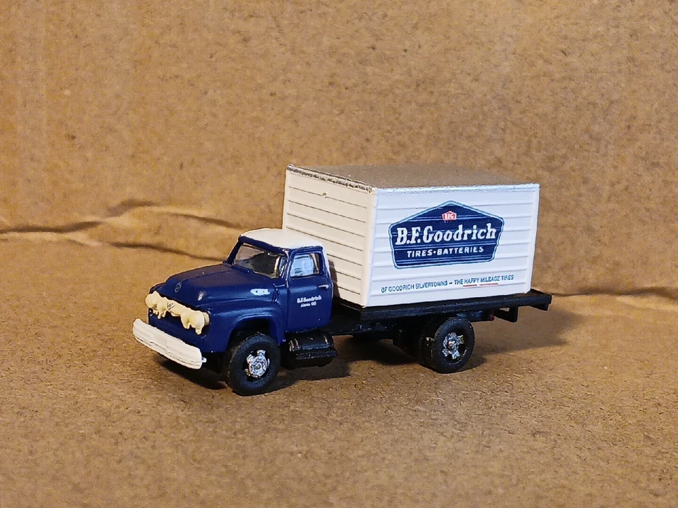 Classic Metal Works 1954 Ford B.F. Goodrich caminhão caixa escala N - Imagem 3 de 4