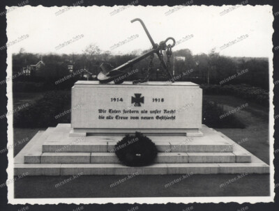 KIEL-Marine-Denkmal-Anker-Ehrentafel-1914-18-Wir toten fordern unser Recht.....