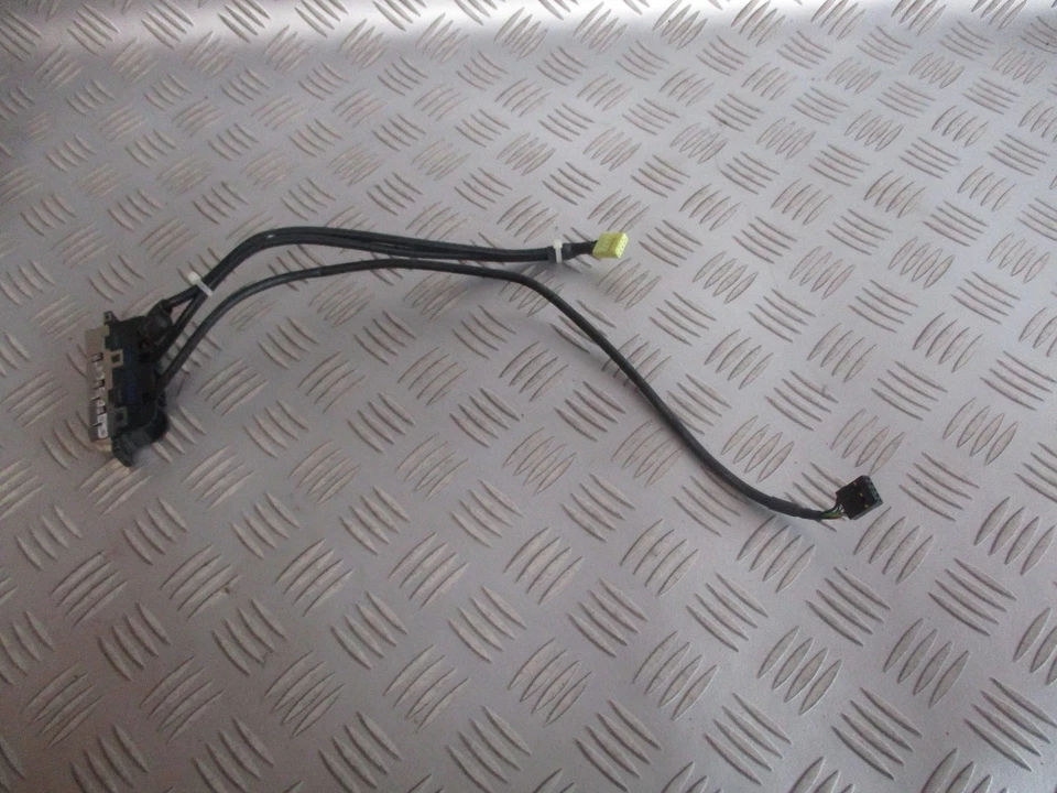 HP COMPAQ D530 FRONT USB PORT AND AUDIO PORT PANEL 311091-002 9322 GENUINE OEM - Image 2 of 3