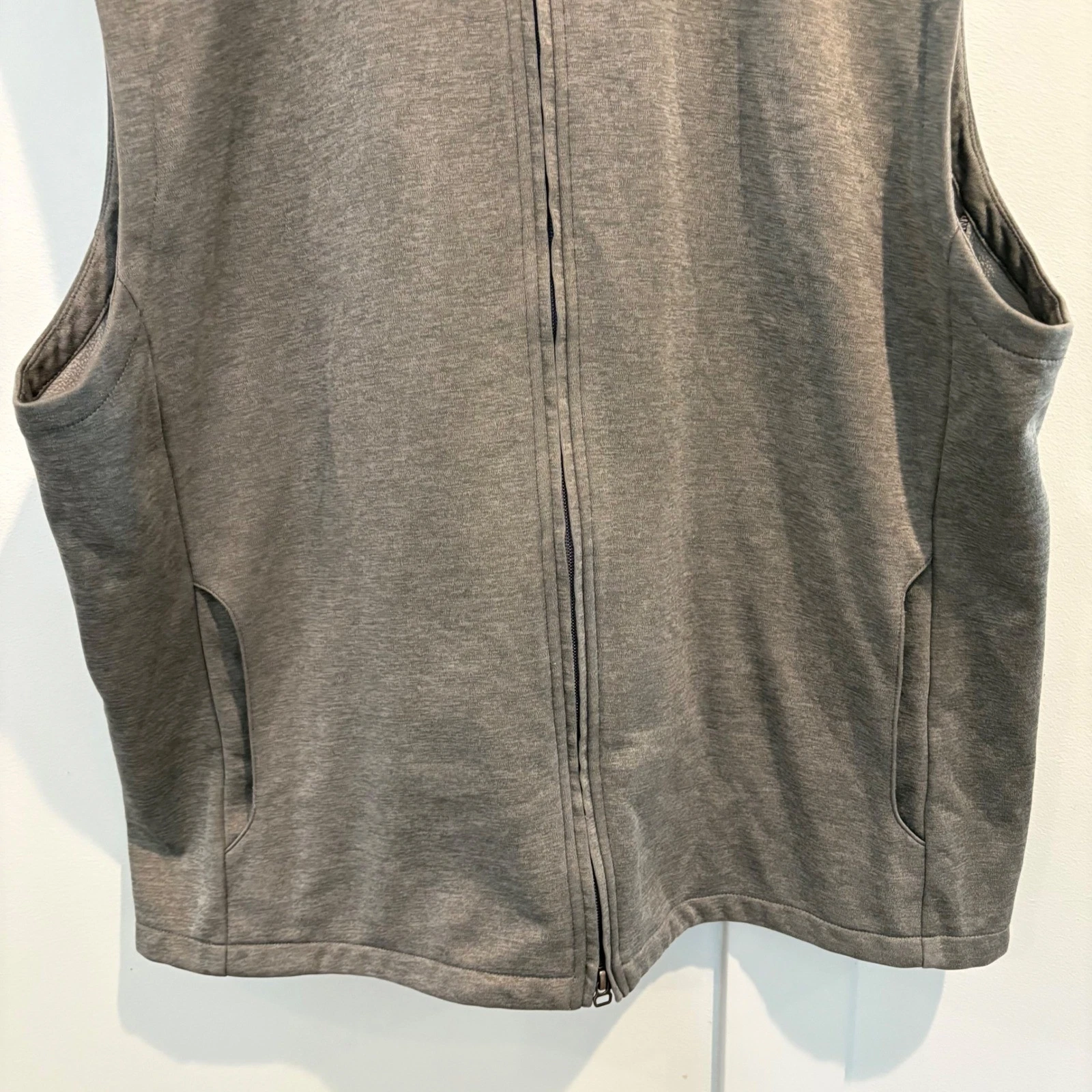 Southern Tide Tide to Trail Vest Mens XL Gray Full Zip Performance Fleece - product detail image 5