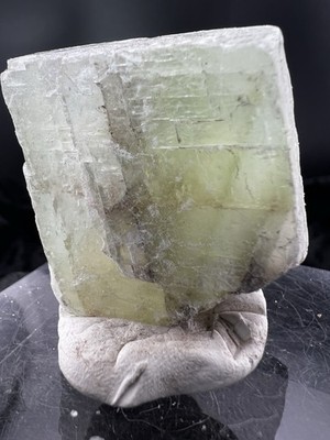 Natural Vitreous Translucent Green Rhombohedral Calcite from Mexico 30   g.