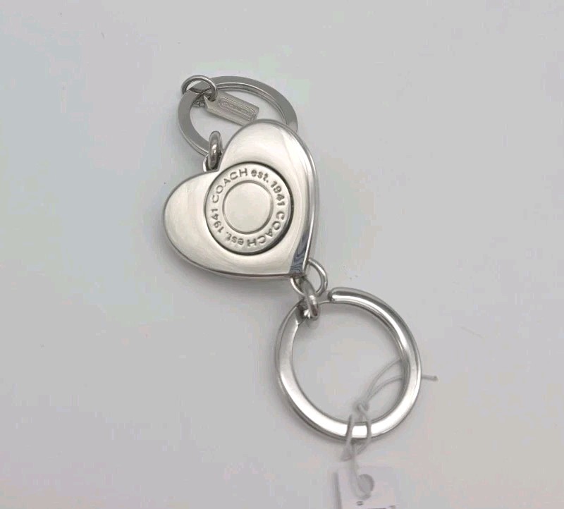 COACH RARE HEART TURN LOCK Valet Key Fob/Ring Enamel White NWT #65820 thumbnail 6