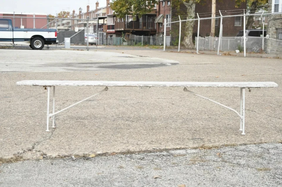 Антикварная французская промышленная длинная белая скамья из кованого железа и дерева 94 дюйма - Изображение 2 из 4