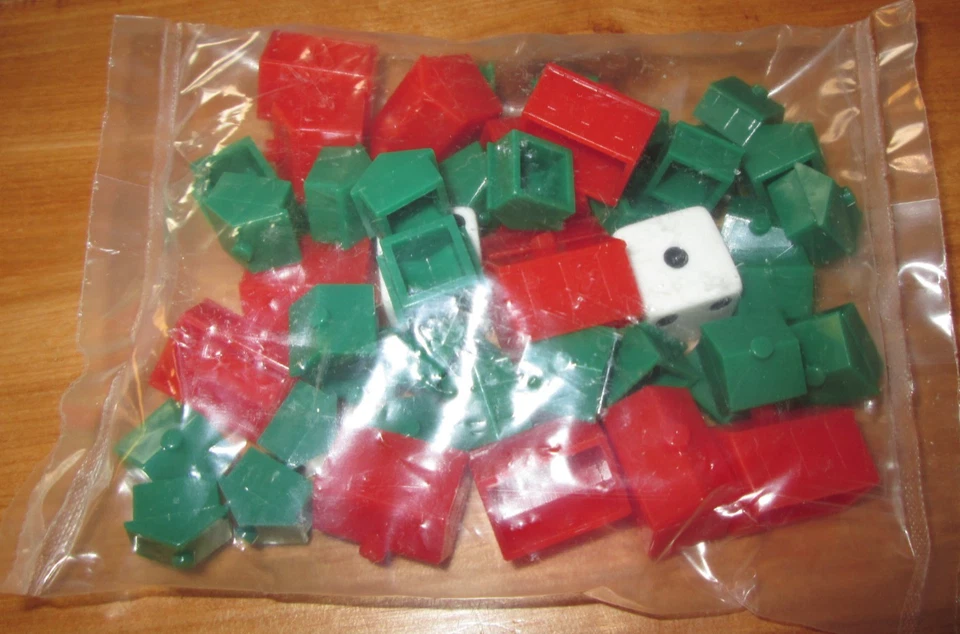 Monopoly 1999 Hasbro 12 Hoteles 32 Casas 2 Dados Nuevas Piezas de Repuesto Foto 2 de 2