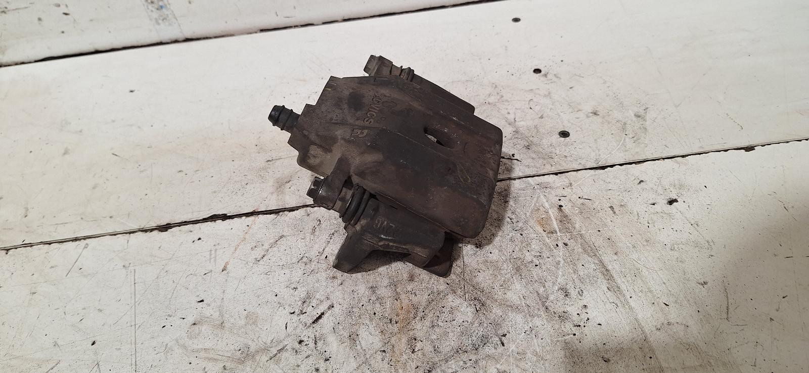 Toyota Prius Right Front Caliper NHW20 10/2003-04/2009 - thumbnail 3