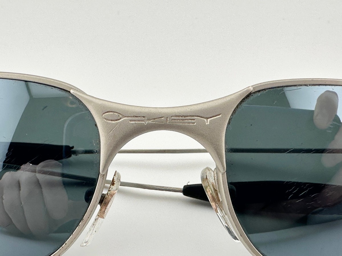 VTG Oakley USA Square Wire ( Gen 1.0 ) Y2K Silver Sunglasses Ice