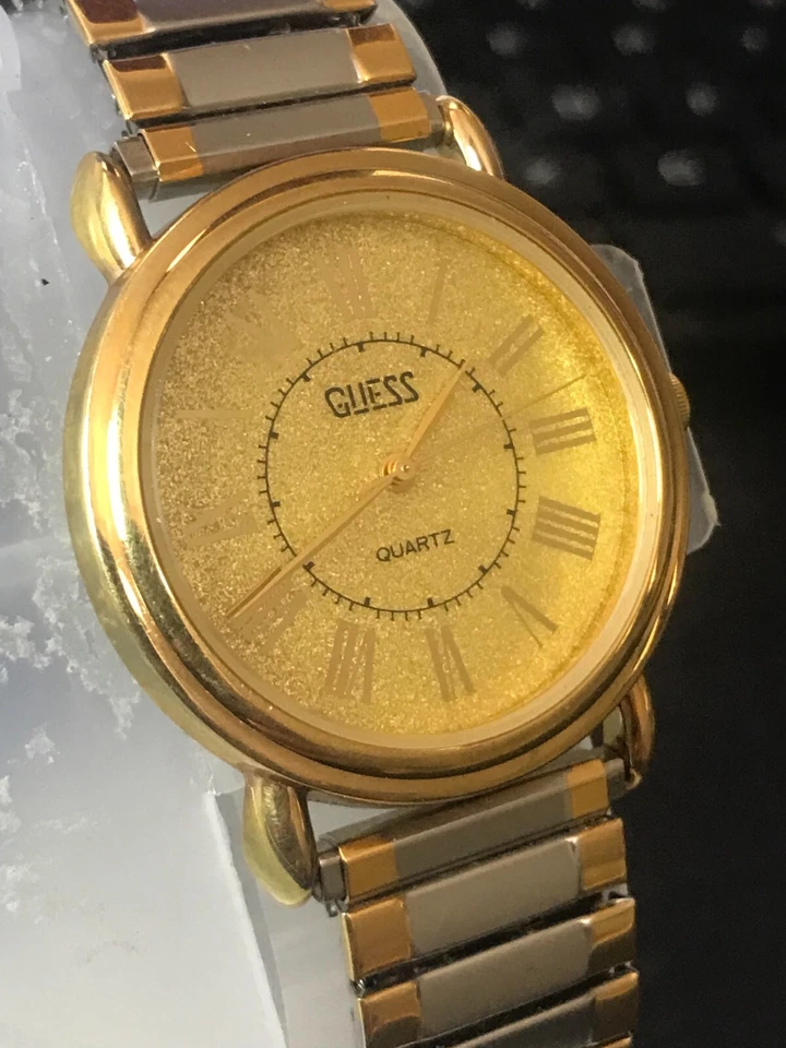Reloj para hombre GUESS 35mm década de 1990 esfera dorada cuarzo chapado en oro, funciona (lote 2040) Foto 4 de 4