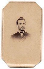 ANTIQUE CDV CIRCA 1860s BUCHHOLZ & HENDRICK HANDSOME BEARDED MAN SPRINGFIELD MA.