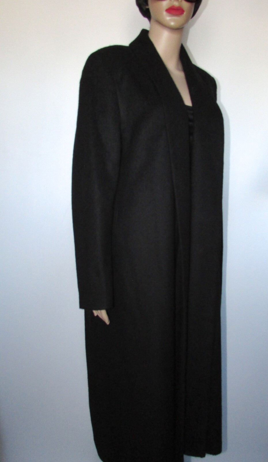 VINTAGE MAGNIFIQUE INCA'S PERU BLACK ALPACA  LONG  STRAIGHT COAT    SIZE TAG  M