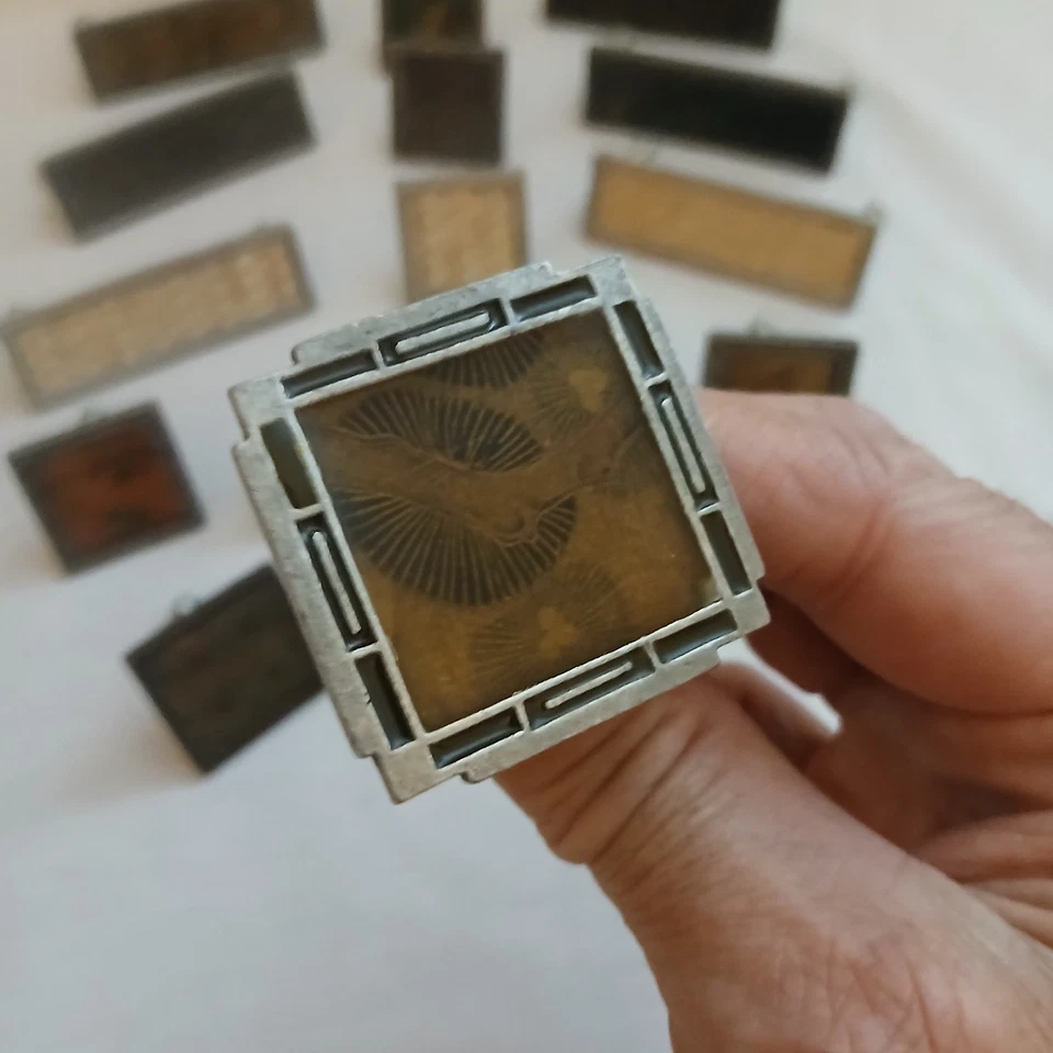 15 Lot of 6 Vintage Axco Drawer Pulls & 9 Cabnet Knobs 1940 Decorative Old Time - Image 4 of 4