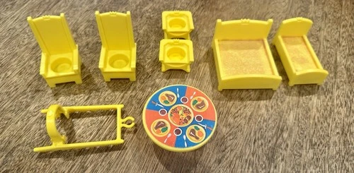 Vtg 1974 Fisher Price Little People Play Family Castle #993 Furniture Beds Table