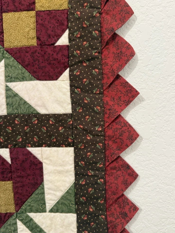 Corredor de mesa de vacaciones acolchado - Hecho a mano - Rojo, verde, ¡festivo! Foto 4 de 4