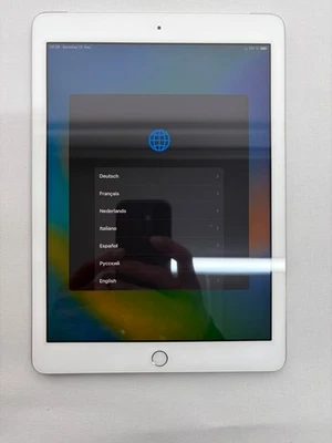Apple iPad (6th generation) · 32GB · Wi-Fi