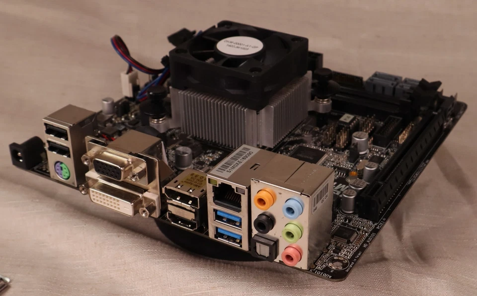 ASRock AM1H-ITX Thin-ITX Motherboard , AMD 5350 APU,8GB RAM - Image 3 of 4