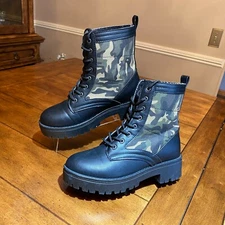 Rue21 Ankle Boots Women's Sz 6.0 Camo + Black Lace Ups