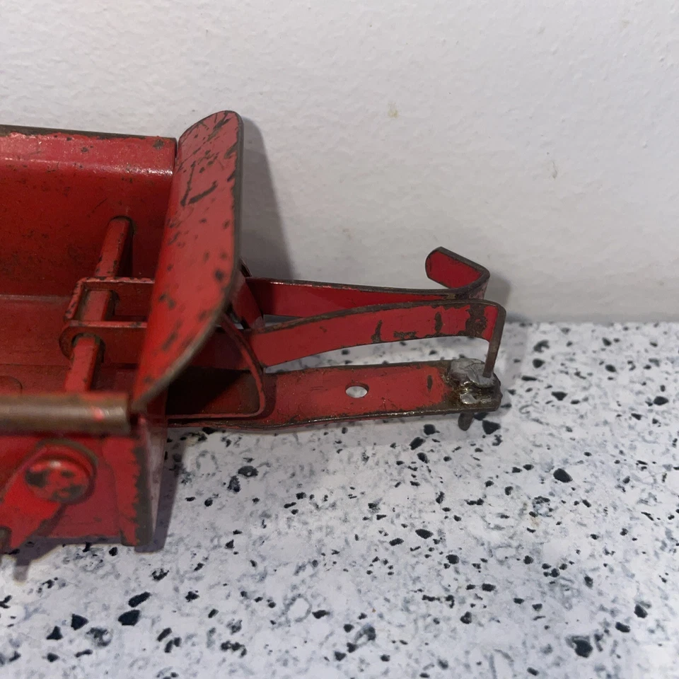 Vintage 1:16 Tru- Scale Manure Spreader - Image 4 of 4