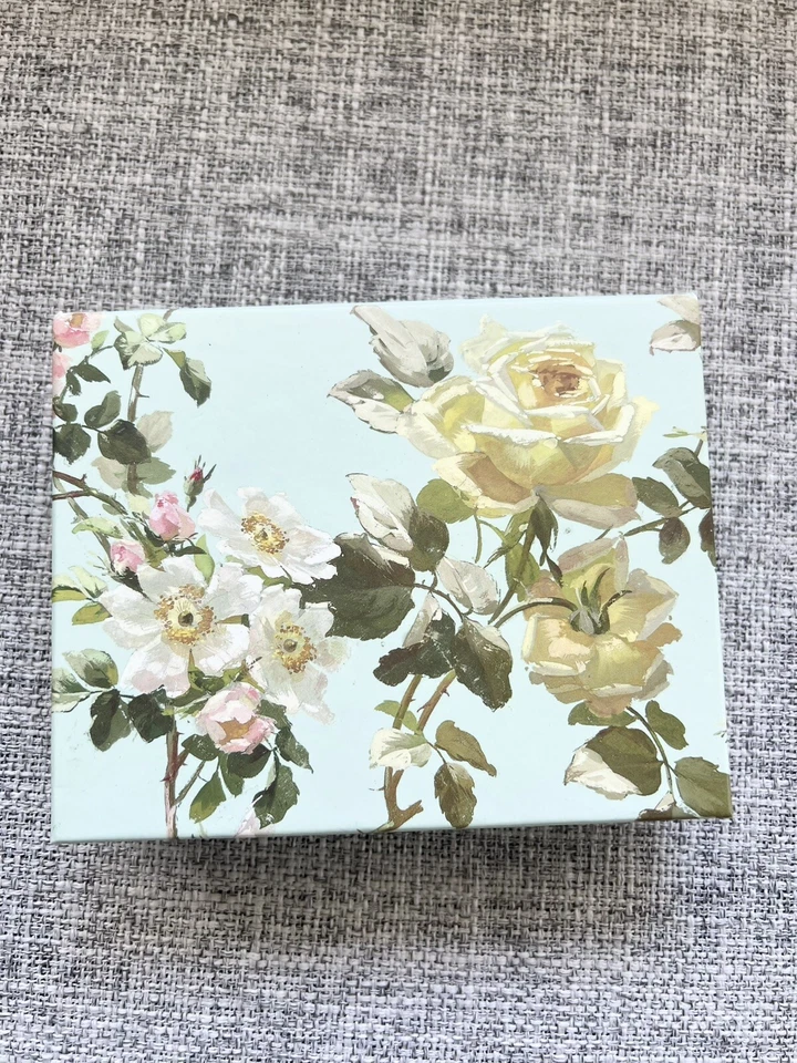 Carol Wilson Rose Garden Blank 8 Cards In Box Roses Flower Made USA Green - Image 2 of 4