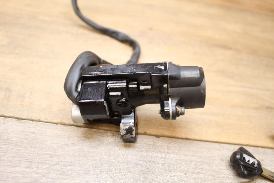 Suzuki GSXR750 2014 juego de llaves de encendido con bloqueo de asiento a juego Foto 3 de 4