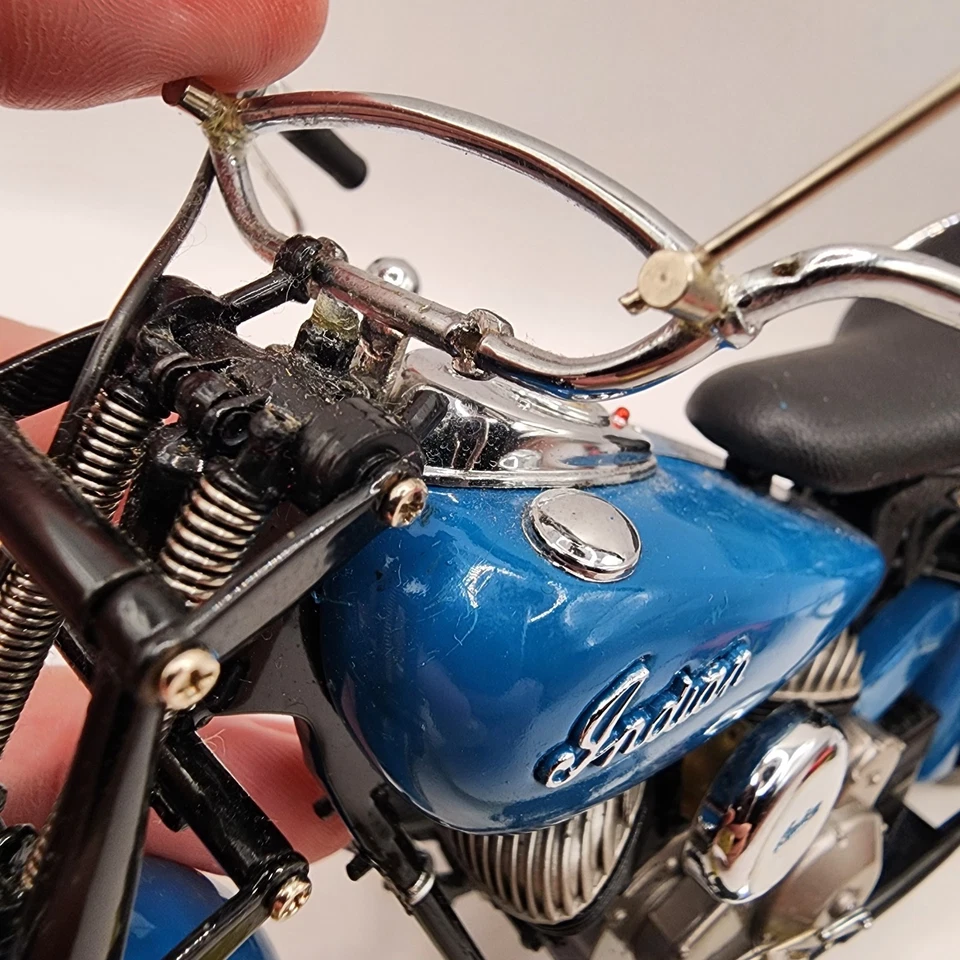 Incomplete- Danbury Mint 1948 Indian Die Cast 1:10 Scale Motorcycle - Image 3 of 4