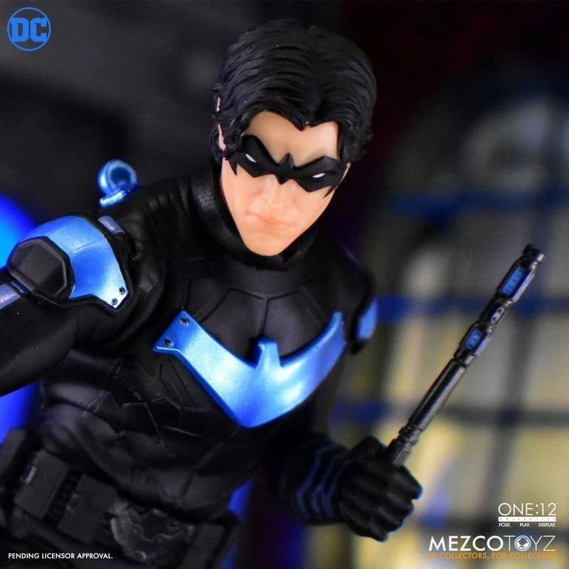 MEZCO ONE:12 COLLECTIVE DC Universe Nightwing - Image 4 of 4