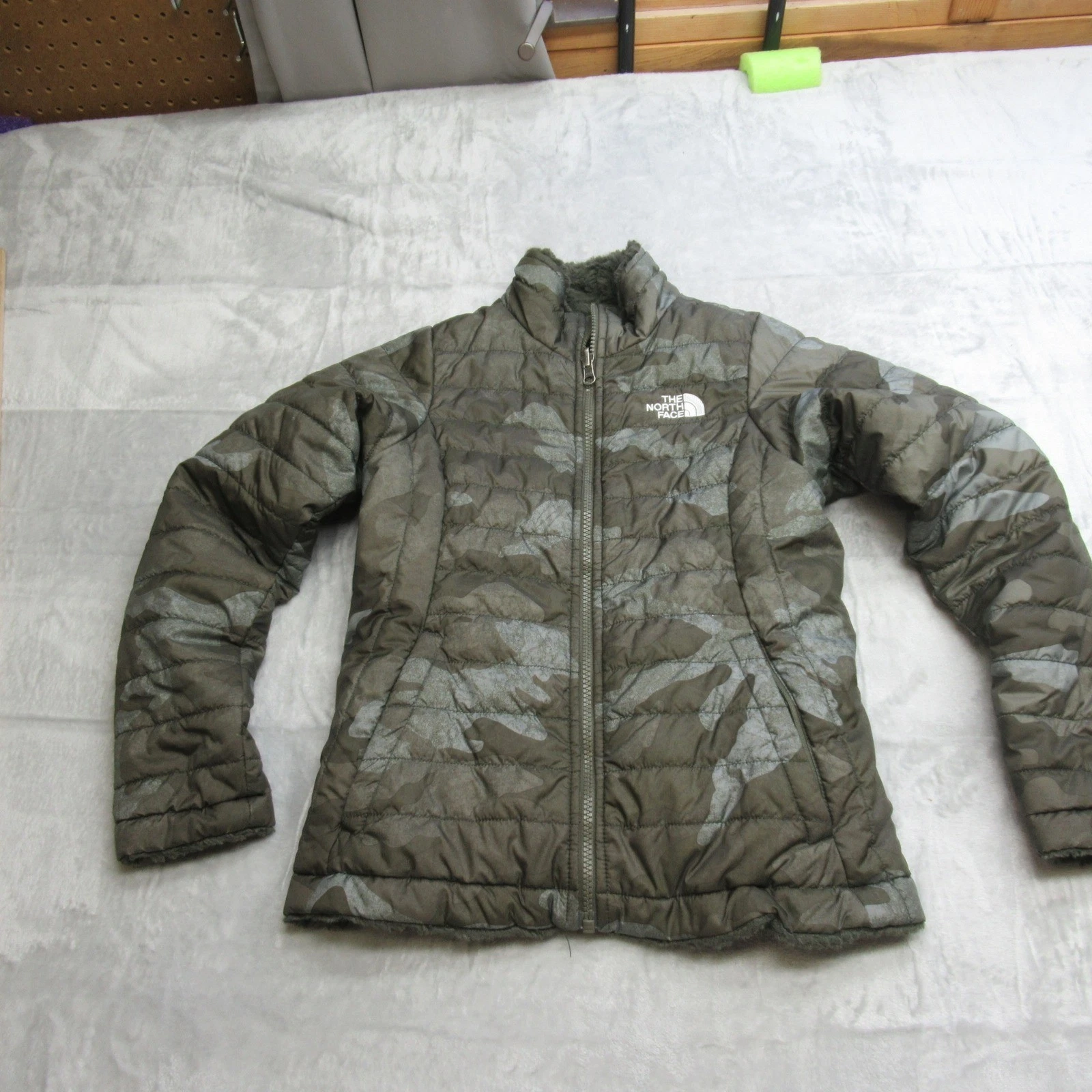 The North Face Jacket Girls Medium Green Camo Puffer Reversible Insulated Lined