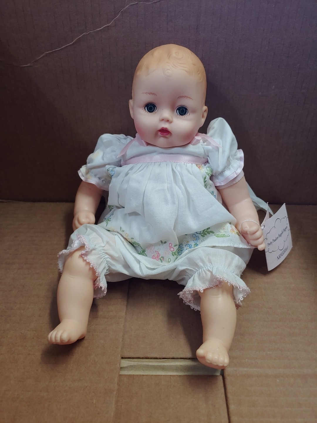 MADAME ALEXANDER PRETTY PINAFORE HUGGABLE HUGGUMS DOLL 36490