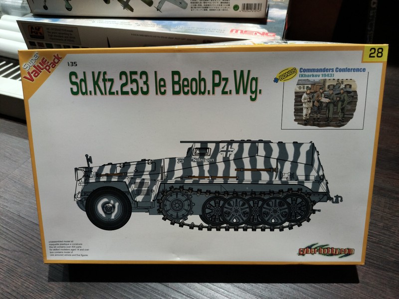 Cyberhobby 1/35 sd.Kfz.253 le Beob.Pz.Wg. (Halftrack)