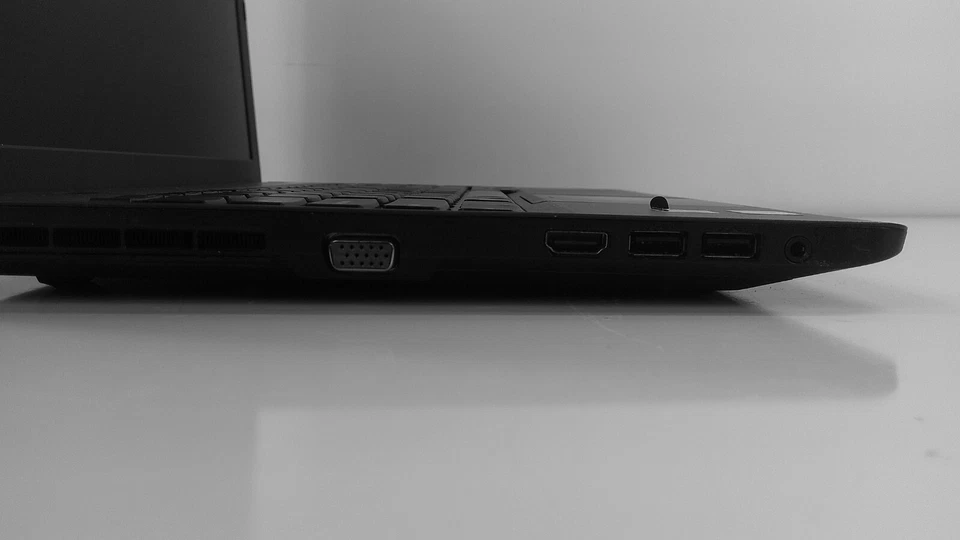 Lenovo ThinkPad Edge E531 i3-3120M 2.5 GHz 4GB RAM 320HDD Barebones Laptop READ - Image 4 of 4