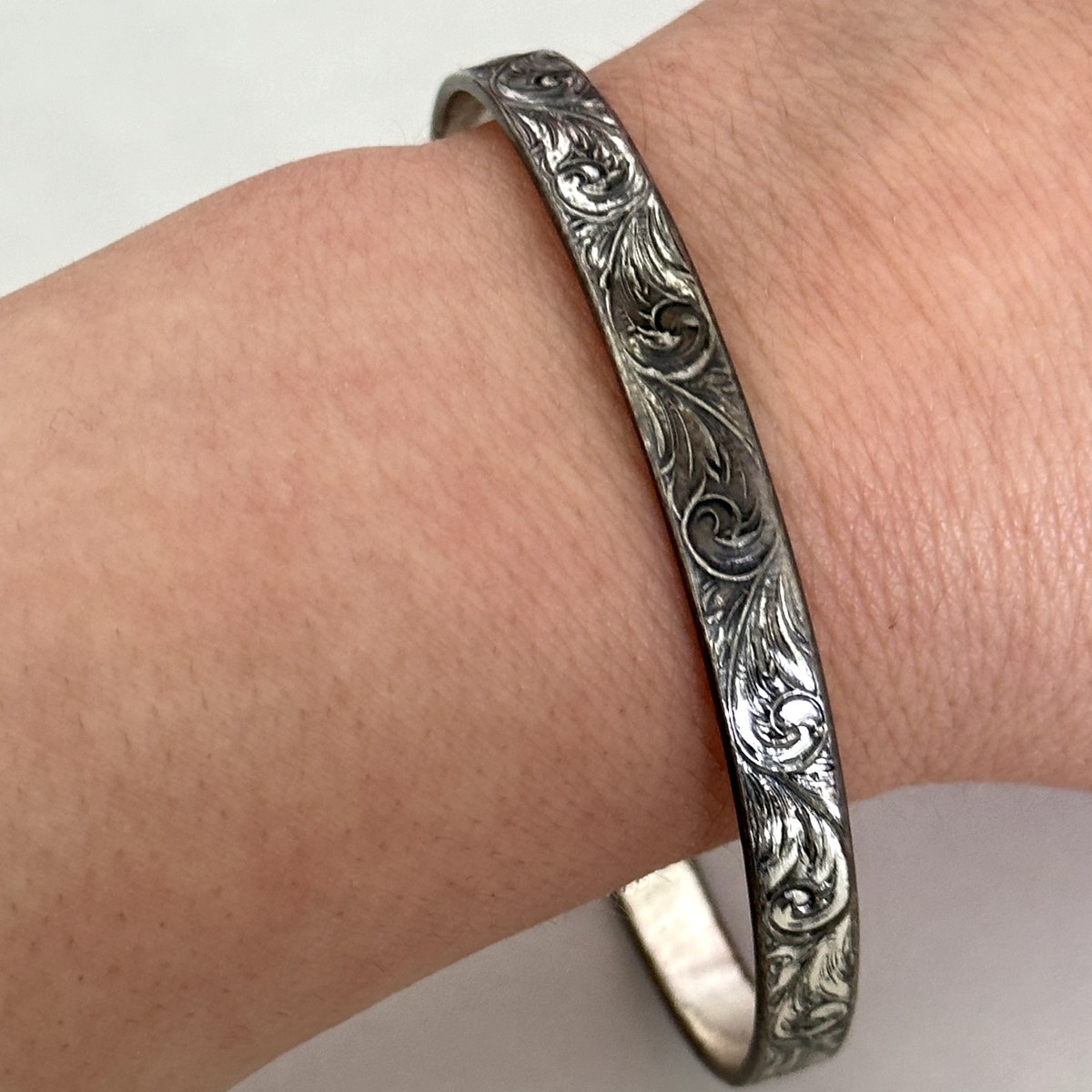 Danecraft Vintage 925 Sterling Silver Floral Etched Scroll Bangle