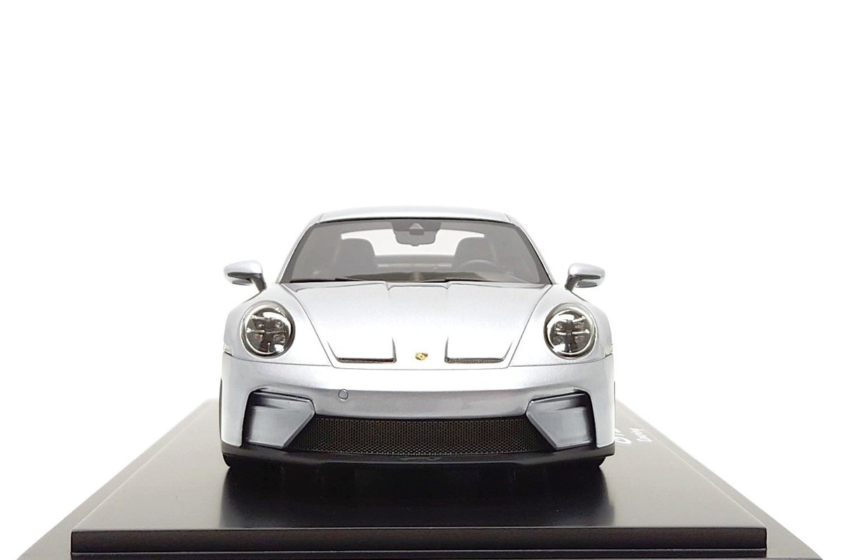 Spark 1:18 Porsche 911 GT3 Touring (992.2) in Polar Silver (Dealer