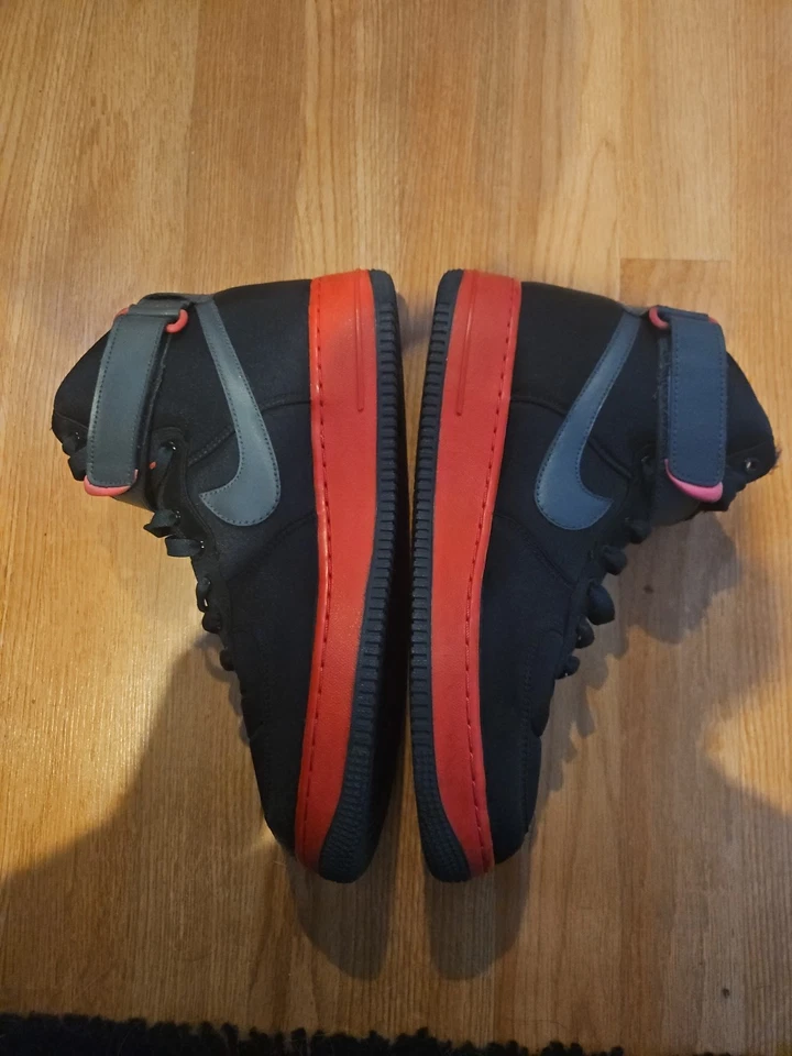 Talla 11 W Nike Air Force 1 Alto Satén Negro Rojo Foto 4 de 4
