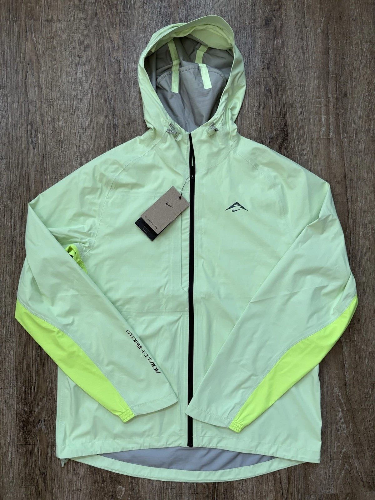 Nike Cosmic Peaks Storm-Fit ADV Running Jacket Barely Volt Sz Medium FZ1084-701