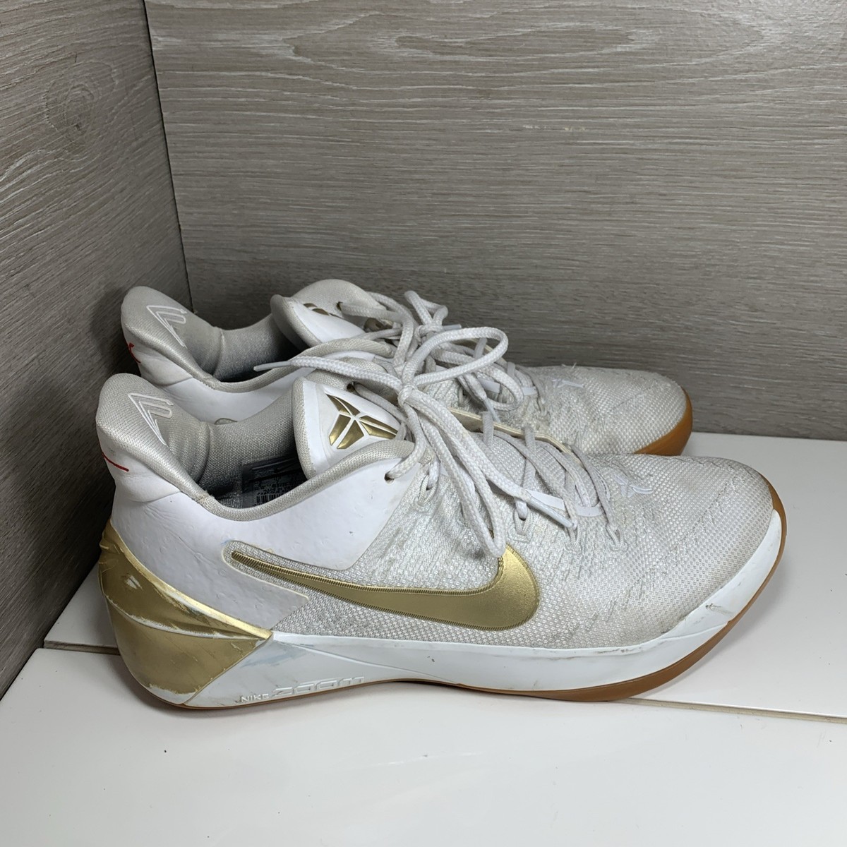 Size 8 - 852425-107 Nike Kobe A.D. White/Metallic Gold Big Stage